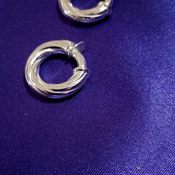 UltraFine 950 Silver Twisted 3/4" "Clip-On" Earrings by Milor of Italy - Picture 3 of 3